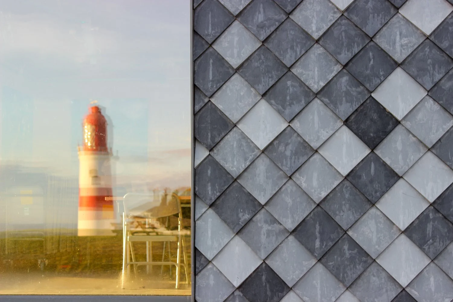 2501 Zijkant met vuurtoren_Oli Sturdy.jpg