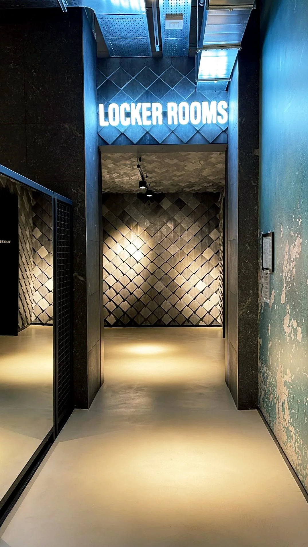 
The Gold's Gym project marked a milestone for Pretty Plastic, where our 100% recycled plastic tiles were first used as interior tiles. Our tiles were applied in multiple locations of Gold's Gym, including Milan, Munich, Berlin, and Herne, both as fa