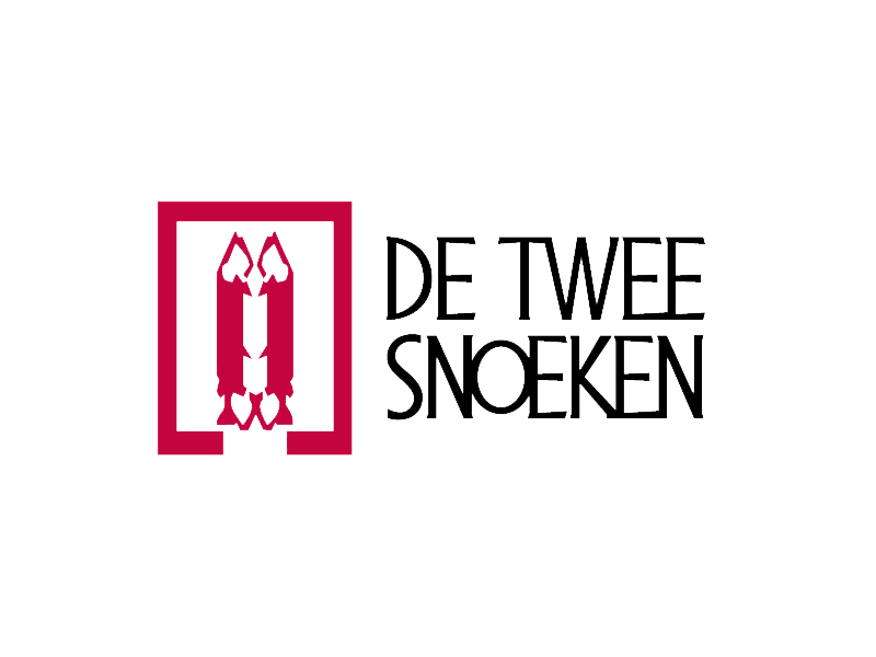 Logo with two candlesticks and the text 'De Twee Snoeken' in black
